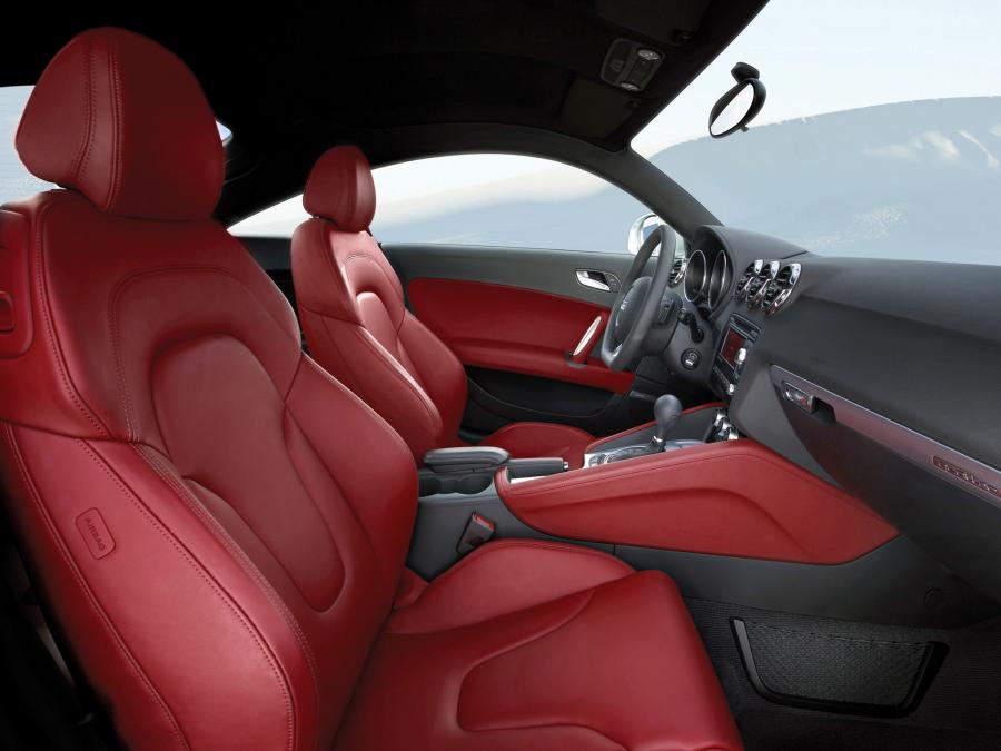 Интерьер Audi TT 3.2 Quattro Coupe (8J) 2006 года  (WW) (фото 6 из 77)